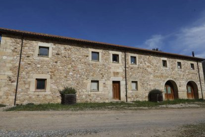 Edificio principal de la Dehesa de Valsemana, en La Ercina, donde se albergará el centro de recuperación. MARCIANO PÉREZ