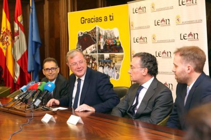 El alcalde de León, Antonio Silván, y el presidente de Auvsi Spain, Ángel Alonso, presentan ‘León, ciudad Nertra’ (Nueva era del transporte).