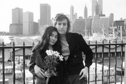 John Lennon y Yoko Ono, en Nueva York, donde el exbeatle fue abatido por un fan perturbado.