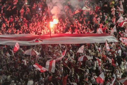 Fans del River Plate celebran el triunfo en Buenos Aires, el pasado domingo.