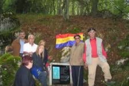 El entorno del pozo Grajero durante el homenaje a los represaliados