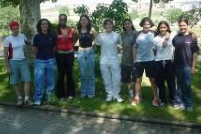 Un grupo de las jugadoras afectadas, ayer en Ponferrada
