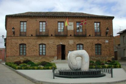 Fachada del Ayuntamiento de Gordoncillo.