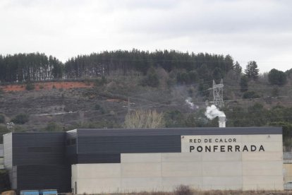 La central de calor de Ponferrada encendida. ANA F. BARREDO