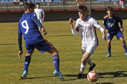 La Cultural cayó goleada ante el Alcobendas en el Área Deportiva. F. OTERO