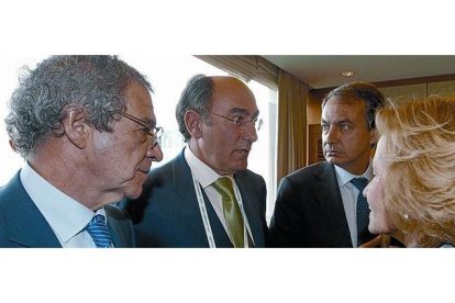 El presidente de Iberdrola, Ignacio Sánchez Galán (segundo por la izquierda), en Seúl en el 2010 junto a los entonces presidente del Gobierno, José Luis Rodríguez Zapatero; vicepresidenta económica, Elena Salgado; y presdiente de Telefónica, César Alierta