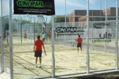 Las nuevas instalaciones deportivas de cesped artificial ya están a disposición de los usuarios.