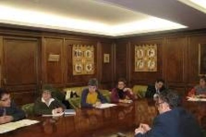 El comité organizador de actos se reunió ayer en el Ayuntamiento