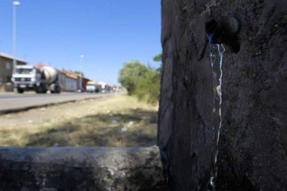 El abundante chorro era ayer un pobre hilo de agua.