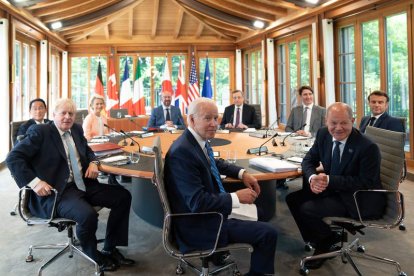 Reunión de los mandatarios del G7 ayer, en el castrillo de Kruen, en Alemania. SVEN KANZ