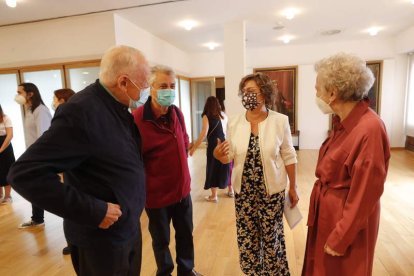 Joaquín Soriano, Bruno Aprea, la concejala Evelia Fernández y Margarita Morais, antes de presentar el curso. RAMIRO