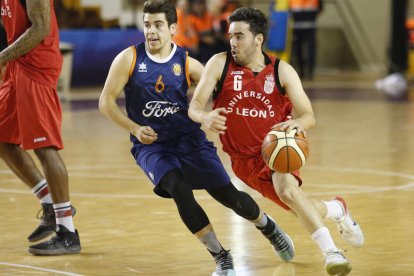 El Basket León se trae la victoria de Oviedo. FERNANDO OTERO