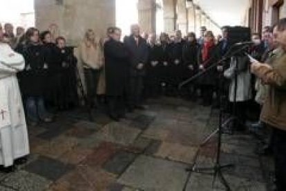 La salve a la Inmaculada congregó al equipo de gobierno municipal en el acto de la Plaza Mayor