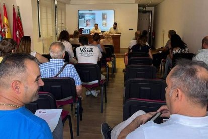 UPL celebró en su sede el Consejo General presencial y virtual que refrendó el pacto con el PSOE en la Diputación. DL