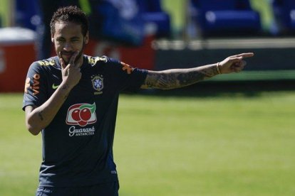 Neymar se entrena con sus compañeros para enfrentar los amistosos FIFA antes de iniciarse la Copa América en Brasil.