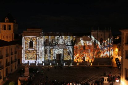 Espectáculo luminoso sobre la fachada de San Isidoro. RAMIRO