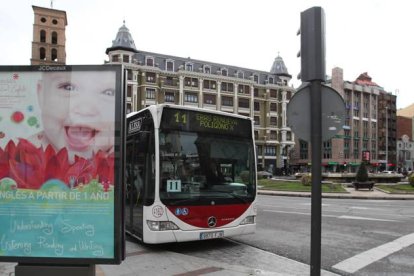 Las catorce líneas de autobús urbano serán revisadas por el Ayuntamiento.