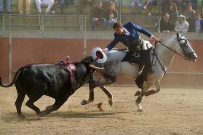 Óscar Borjas, durante su faena. RAMIRO