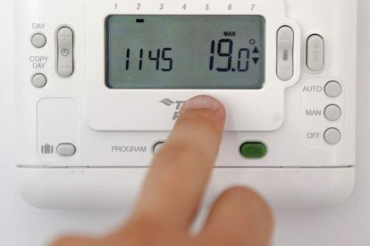 El plan de ahorro de gas incluye colocar los termostatos de edificios públicos a 19 grados. NACHO GALLEGO