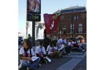 Los trabajadores de Lagun Air en la manifestación del jueves