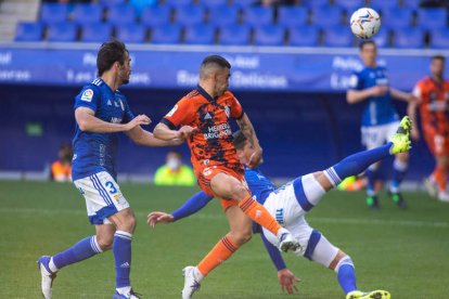 Dani Romera fue titular en la punta del ataque, aunque tuvo poco protagonismo y acabó siendo sustituido por Yuri. ÁLVARO CAMPO