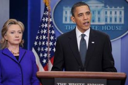 Obama, junto a la secretaria de Estado, Hillary Clinton, comparece en rueda de prensa en la Casa Bla