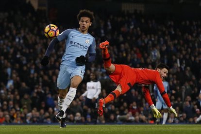 Leroy Sané aprovecha el error de Hugo Lloris en la jugada del 1-0.