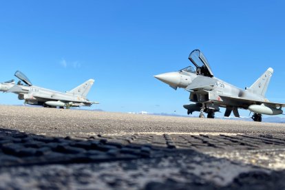 Los Eurofighter que surcan hoy el cielo de León. DL