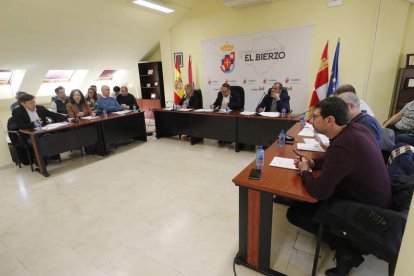 Momento de la sesión en el bajo cubierta del Edificio Minero. L. DE LA MATA