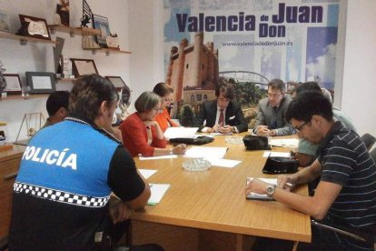 La Junta Local de Seguridad durante la reunión mantenida ayer.