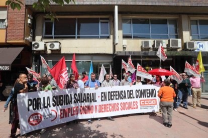 La protesta en León capital se produjo en torno a la sede de Fele, entre Independencia y la plaza de Santo Domingo. MARCIANO PÉREZ