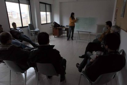 Uno de los talleres impartidos por Proyecto Hombre, en este caso vinculado a la violencia de género.