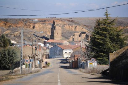 Entrada al pueblo de Pajares de los Oteros.