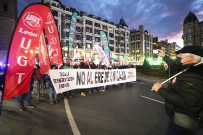 Protesta de los trabajadores de Unicaja la semana pasado por el ERE: RAMIRO