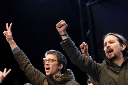 Íñigo Errejón y Pablo Iglesias celebran los resultados de las elecciones del domingo.