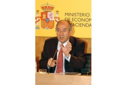 El secretario de Estado de Hacienda durante la rueda de prensa de ayer