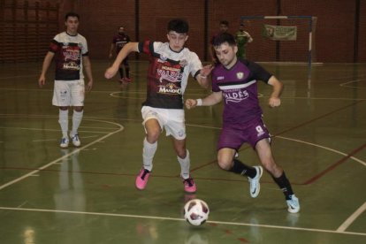 Domotec y Cistierna, en el partido de la primera vuelta. CAMPOS