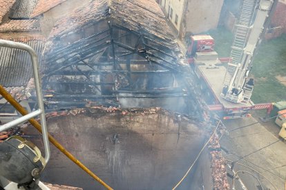 Estado de una de las viviendas afectadas. BOMBEROS AYUNTAMIENTO DE LEÓN