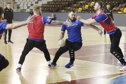 El Abaca Ademar iniciará la pretemporada el próximo martes 26 de julio en el Palacio de Deportes. MARCIANO PÉREZ