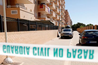 Vista general del edificio de apartamentos donde se ha producido el suceso. DOMENECH CASTELLÓ / EFE