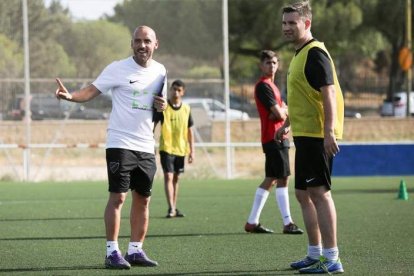 David Cabello durante un entrenamiento cuando hace unos días dirigía a la Cultural. MARCIANO PÉREZ