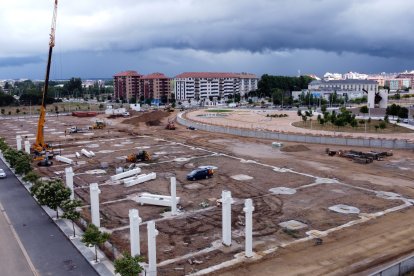 Visión panorámica del futuro parque comercial de La Lastra. DL