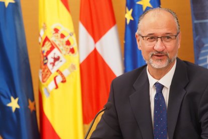 El presidente de las Cortes de Castilla y León, Luis Fuentes, participa en la Comisión Permanente de la Conferencia de las Asambleas Legislativas de Europa (CALRE).  ICAL/R. VALTERO