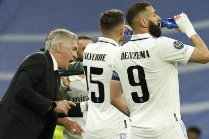 Ancelotti, durante el partido de ida contra el Chelsea. CHEMA MOYA