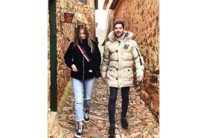 David Bisbal y su novia, por las calles de Castrillo de los Polvazares