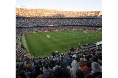 El Camp Nou rozó el lleno total con la Kings League. MARTA PEREZ