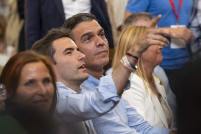 Pedro Sánchez ayer, durante un acto electoral en Santander. PEDRO PUENTE HOYOS