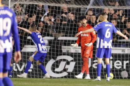 Chakla, en el partido de Burgos cuando el árbitro decretó el penalti que supuso el empate. LDLM