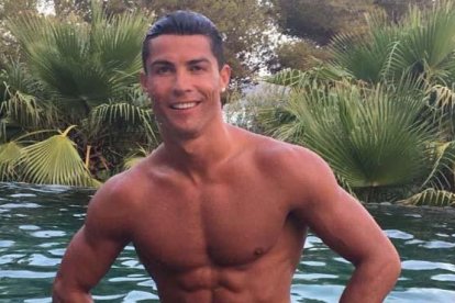 Cristiano Ronaldo será papá de gemelos.