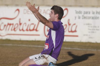 Álvaro se pierde el partido frente al líder por sanción.